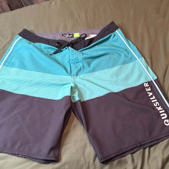 Men’s Quicksilver Board Shorts High Line Size 34 Good Used Condition - Picture 1 of 4